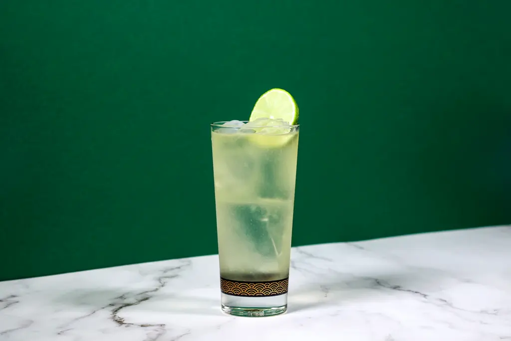 Nc'nean viskicocktail Mamie Taylor